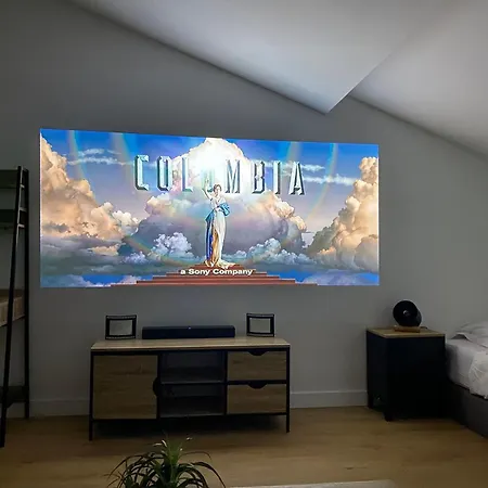 아파트 Cineloft Gare, Cinema, Ps5, Air Conditioning, Massage, Netflix, Prime Video *